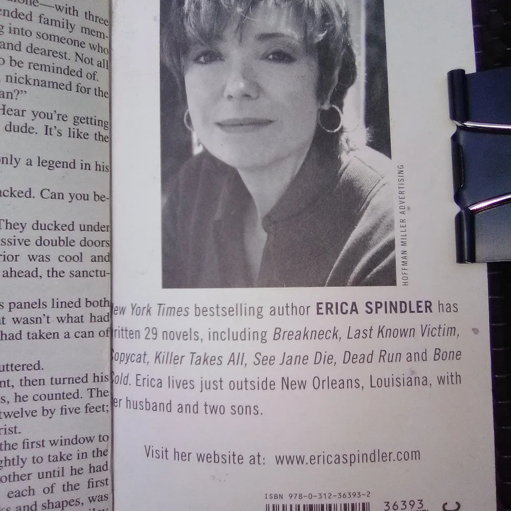 💥JUST IN!💥ERICA SPINDLER...2 PAPERBACK NOVELS~ CRIME/ DETECTIVE/THRILLER - Picture 10 of 10